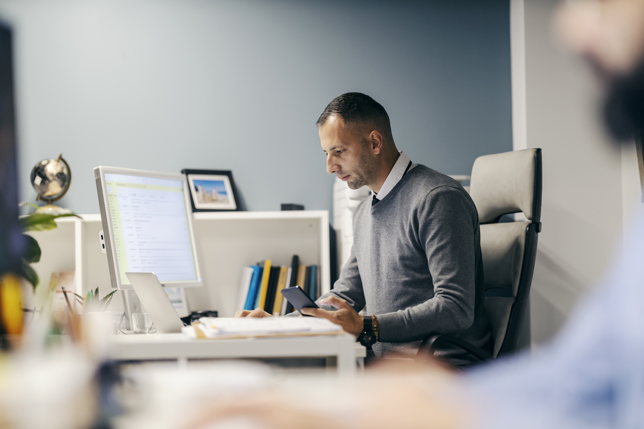 Attorney recruiter evaluating analytical and research experience
